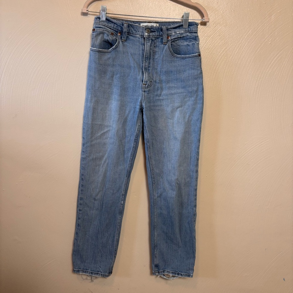 Abercrombie & Fitch Jeans Ankle Straight Ultra High Rise Distressed Hem Size 26‎